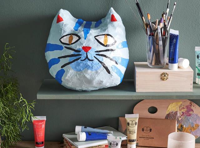 Farverig maske af gips