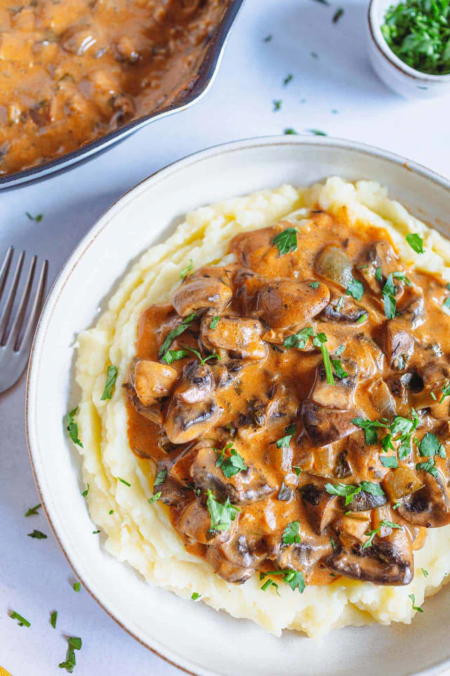 Vegan mushroom stroganoff 